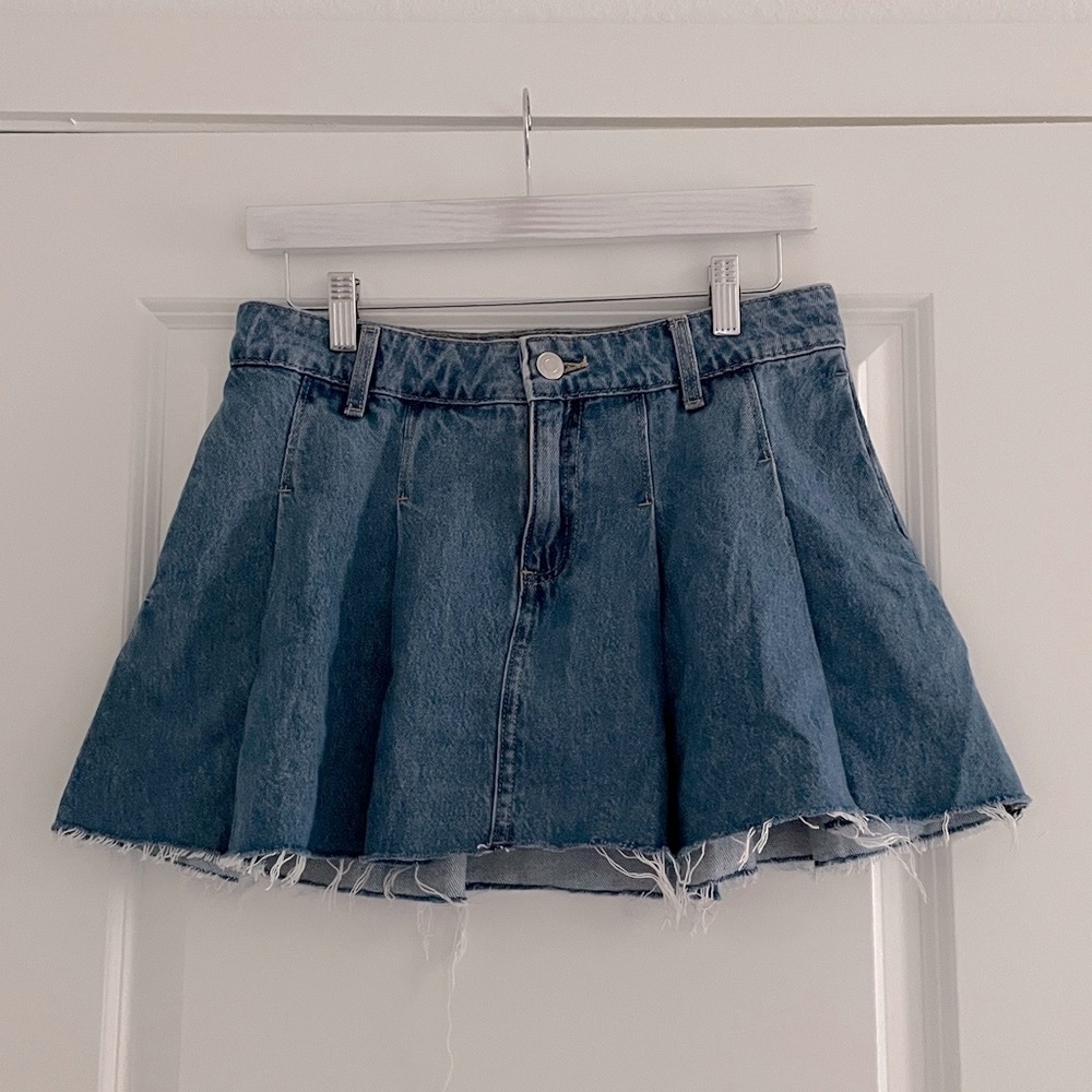 Cotton On Pleated Denim Mini Skirt Raw Hems Zipper Fly Blue